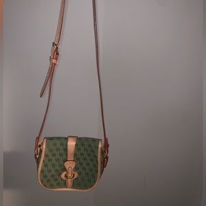 Green Dooney & Burke Crossbury! A little wear, but good condition.